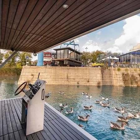Sleepboat- Modern Houseboat In Porto