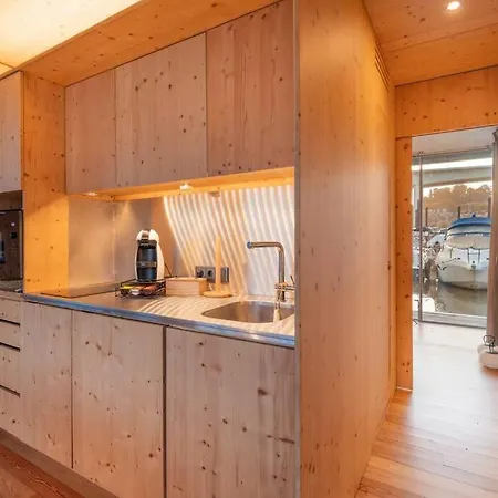 船屋 Sleepboat - Cozy Modern Houseboat In *
