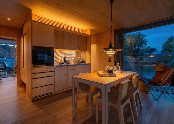 Sleepboat - Cozy Modern Houseboat In