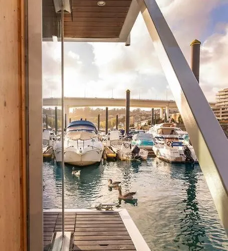 Sleepboat- Modern Houseboat In Porto Bicas