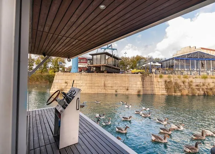 Sleepboat - Cozy Modern Houseboat In