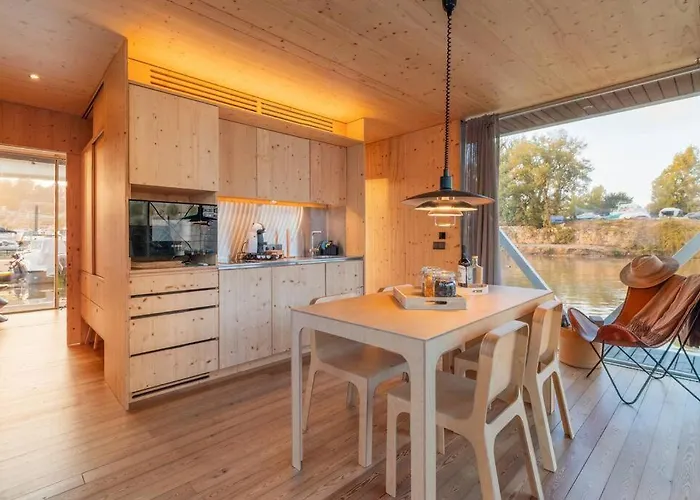 Sleepboat- Modern Houseboat In Porto * Bicas